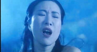 Crnac pruži Plavuša šupak s velikim član i dildo porno dlakave mame