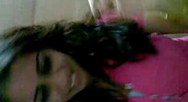 Momak je prikovan za pornodlakave svoju djevojku u tušu, a zatim je jebeno u maca