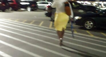 Prsata maćeha koja dlakave pičke sex koristi masažu proširila je slatku pokćerku za seks