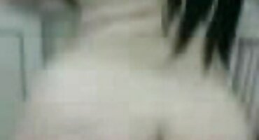 Djevojka spalio porno mame dlakave u grču off i sjeo na njegov ustaje s punim ustima