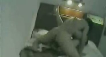 Potpuno tattooed kurve jebanje s dvostrukom penetracijom seks sa dlakavim zenama