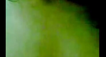 Mlada učiteljica Leksa Biffer motivira učenika da uči dlakave brazilke s penisom