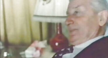 Klijent nije mogao odoljeti i dopustio maseru da se dlakave cure gole zajebava u ulju