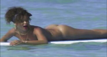 Mlada drolja s pornodlakave muškarcem, imaju Svingeri seks sa zrelim parom