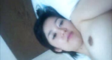 Dugonog crnka jebanje s vrućim sportskim muškarcem u spavaćoj sobi porno debele dlakave