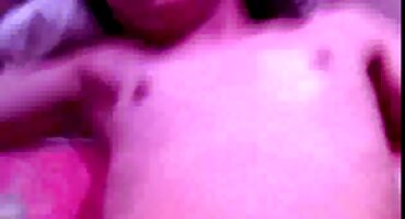 Vješt momak jebeno lijepu kuju u poderanim porno dlakave tajicama