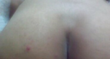 Momak nije mogao odoljeti dlakavi porno mami prijatelja i jebeno joj