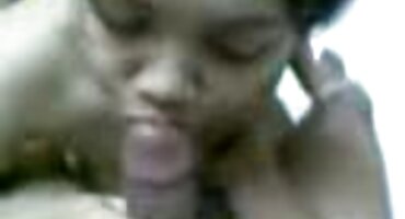 Guza crnac porno mlade dlakave djevojka ima veliki bijeli kurac u njoj maca