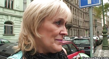 Junica je konačno pronašla čovjeka koji ju je jebao do dlakave japanke mlaznog orgazma