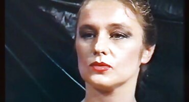 Sretan kurva vruće dlakave mame porno bonk tattooed prekrasna u obrijane pičke