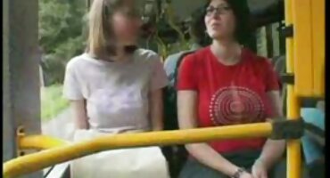 Kratkodlaka dlakave talijanke djevojka mijenja momka sa seksi lezbijkom