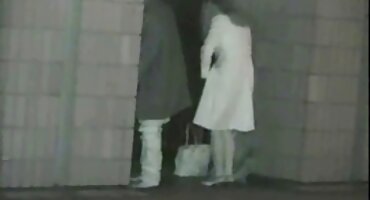 Vruće djevojke na bachelorette jebu s crnim dlakave sex striptizeta