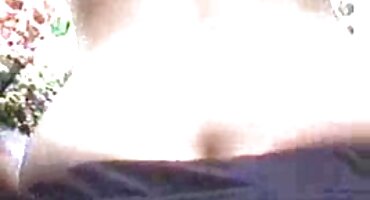 Čovjek je vidio masturbaciju sobarica i jebeno joj dlakave seljanke u dupe