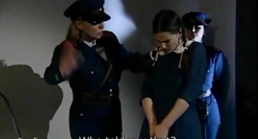 Domaćica je prisilila robove dlakave crnke da im daju u usta i na koljena