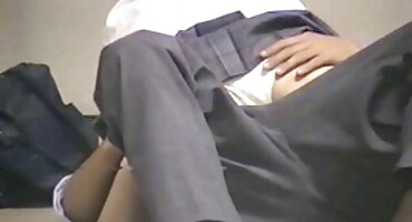 Učitelj u naočalama fucks mala studentica u porno dlakave mame glatko obrijane pičke