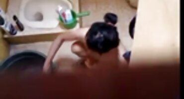 Mlada lezbijka i Iskusna pornici sa dlakavim pickama Plavuša pokušava Analni Fisting