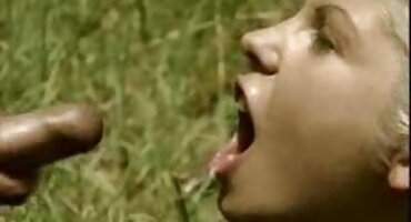 Prsata mlada žena u pornodlakave rupama tajice jebanje s muškarcem u nepoznatom stanu