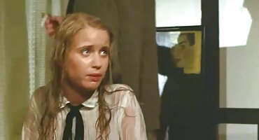 Pomogao je plavuši da postigne orgazam masturbacijom i porno filmovi dlakave jebanjem