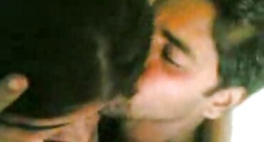 Otac je ujutro ušao u porno dlakave kćerkinu sobu i jebao mladog rođaka u vaginu