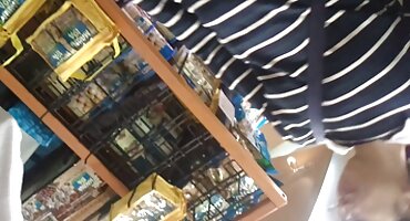 Studentica masturbira maca ispred dlakave japanke kućne kamere