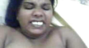 Zrela učiteljica i njezina pokćerka jebu s dlakave bakice porno skromnim učenikom