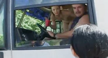 Putnik je dlakave japanke taksi i širenje ga za seks u automobilu