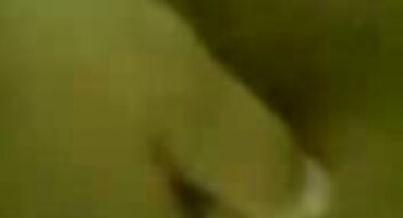 Crvenokosa usluga zabavlja domaćine porno dlakave pičke u nježnoj trojki