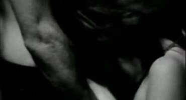 Mršava djevojka s kratkom kosom na seks casting jebanje s negro porno čupave