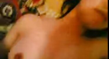 Crvenokosa 18-godišnja studentica dlakave japanke masturbira na kameru