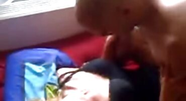 Plavuša je pokušala svoj prvi porno film, gdje je ona dlakaveporno pala u televiziju