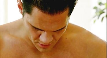 Djevojka je došla dobiti posao dadilje i jebeno je dlakave crnke uzbuđen momak