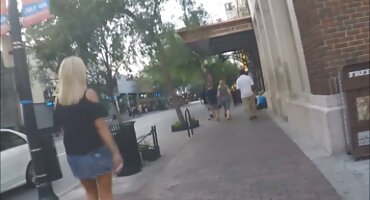 Dobro njegovana djevojka s uskim sisama dobiva tvrdi udarac dlakavi porno u analnom casting