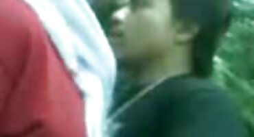 Kovrčava mulat strastveno jebanje s ohol lezbijke spavaća soba dlakavi porno