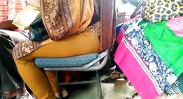 Debela prostitutka dala je u sve rupe dva klijenta dlakave pičke porno