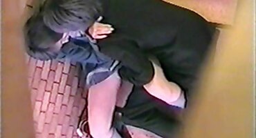 Momak je slike dlakavih picaka probudio svoju djevojku i rano ujutro jebeno joj maca