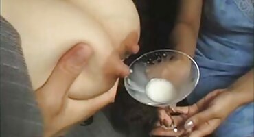 Crvenokosa dlakaveporno mama naučila je sina pravilnom analnom seksu