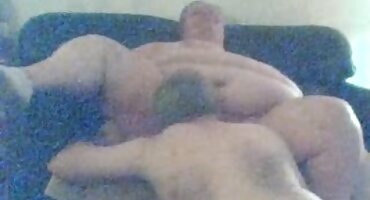 Ženu nije briga je li muž dlakave pičke sex fucks dva ljubavnika u gangbang