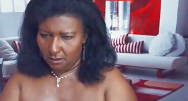 Strastvena prostitutka u dlakave lezbijke čarapama poslužila je tetoviranog klijenta sto posto