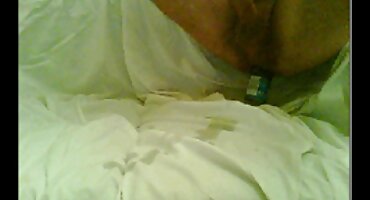 Junica je promijenila karanje pički masturbaciju na divan Međurasni bonk