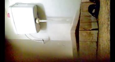 Lijepa djevojka na lateks dala je svom ljubavniku slike dlakavih picaka spermu u obrijane maca