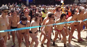 18-godišnja dlakave zene porno junica s velikim guzicu jahanje na kurac starog ljubavnika