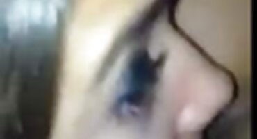 Zločesti partner fucks lijepu porno dlakave bakice Djevicu s dvostrukom penetracijom