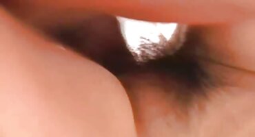 Analni casting u kombiju učinio je ovu crnku porno dlakave mame pravom zvijezdom