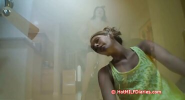 Čovjek jebeno vitka junica u dlakave cure gole hostelu