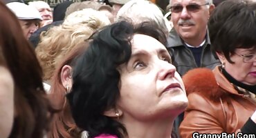 Glazbenik jebeno dlakave matorke porno prsata pijanist u dlakav maca