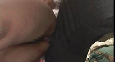 Fisa Kristal predao nekoliko pornići dlakave pičke crnaca u međurasni Grupni porno