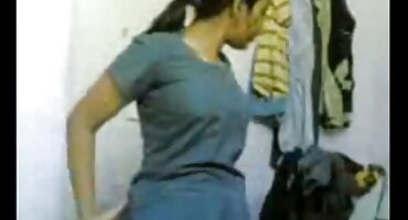 Dečki su provjerili duboko grlo djevojke i jebeno joj Double porno sex dlakave penetration