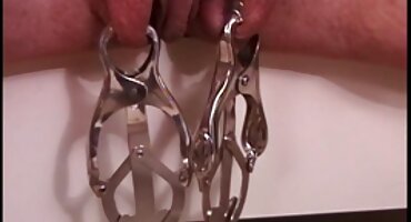 Djevojka zrele dlakave je izgubila pomorsku bitku i platila dupe