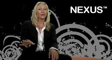 Napaljeni crnka s zrele dlakave Velikim Sisama dao neke Pičke poznatom porno glumcu