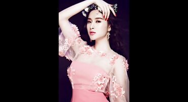 Oslikana djevojka jebanje s dva dlakave pice porno crnca s dvostrukom penetracijom